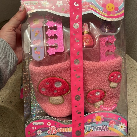 Hot  Focus brand Beauty Treats gift set- NWT - Picture 2 of 4